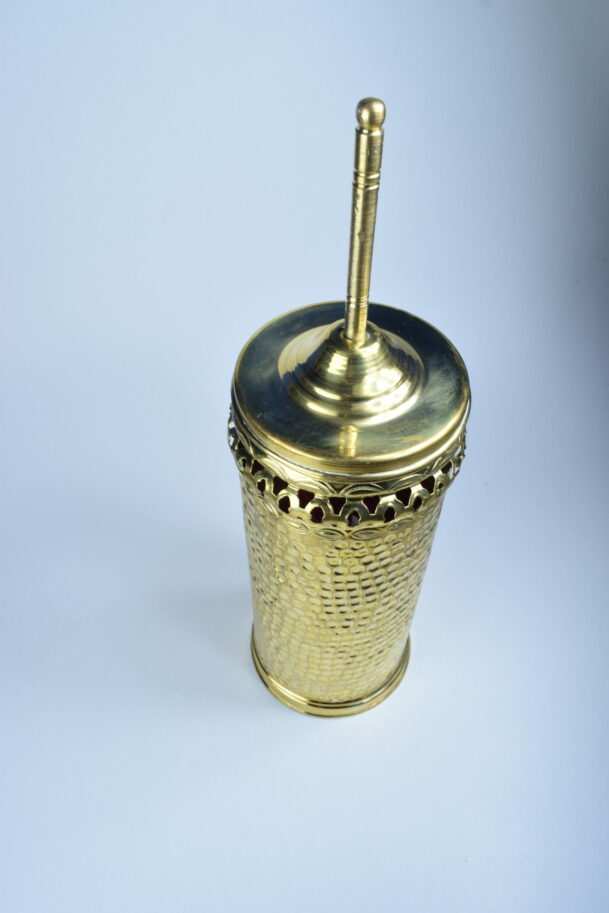 Brush holder in traditional hammered and carved brass