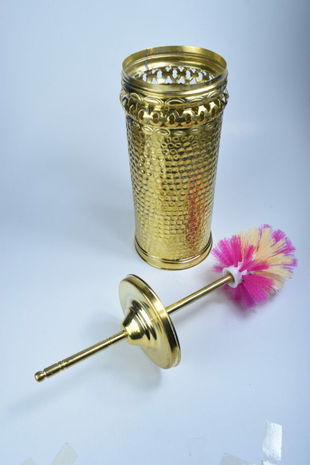 Brush holder in traditional hammered and carved brass